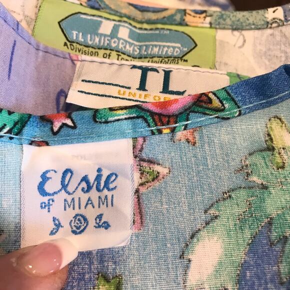 2 pc Animal print Hearts Mock Wrap Scrub Top sz S - Picture 4 of 6